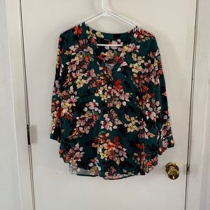 Torrid size 1 teal 3 button V-neck teal floral print blouse